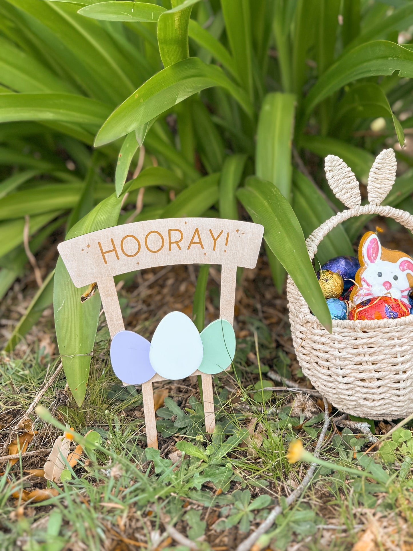 Personalised Easter Egg Hunt Wooden Sign Set | 7 Kids Easter Garden Stakes | Outdoor Easter Spike Decorations